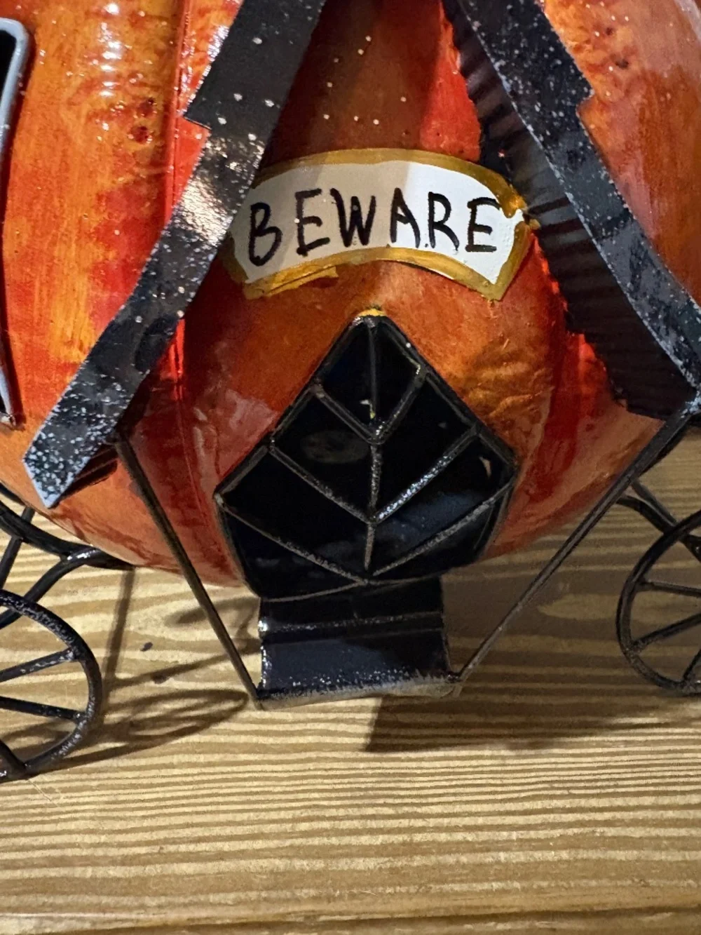 ZAERLTD ONLY ONE ON POSH- METAL PUMPKIN LIGHT UP ON CARRIAGE